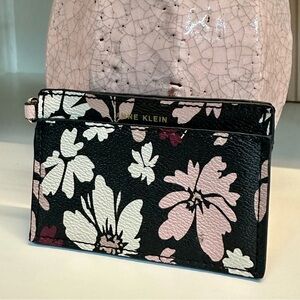 Anne Klein || Floral Wristlet